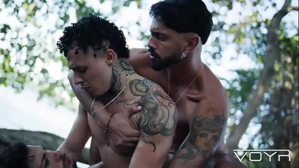 I found 2 hotties kissing each other in the cruising and ended up participating A VoyRMedia Present with dicarvalhord…