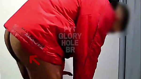 Motoboy hetero casado dotado uncut veio deixar leite no GH!!! (COMPLETO NO RED)
