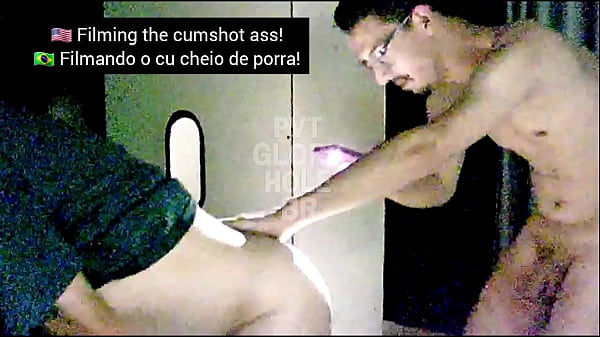 O visitante rabudo me enganou no GloryHole… Disse que queria ser chupado, porém queria ser fodido… Dei o que ele queria! (COMPLETO NO RED)