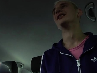 Homosexual boyz enjoy a lot of cum in a car