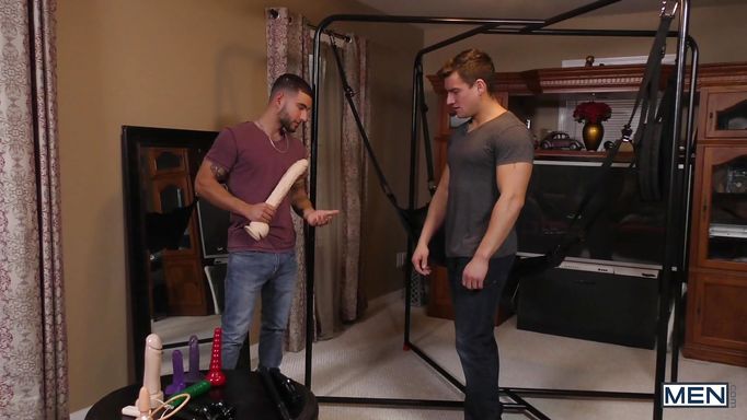 Hunky Straight Dude Sucks His Gay Friend’s Dick In A Sex Hammock