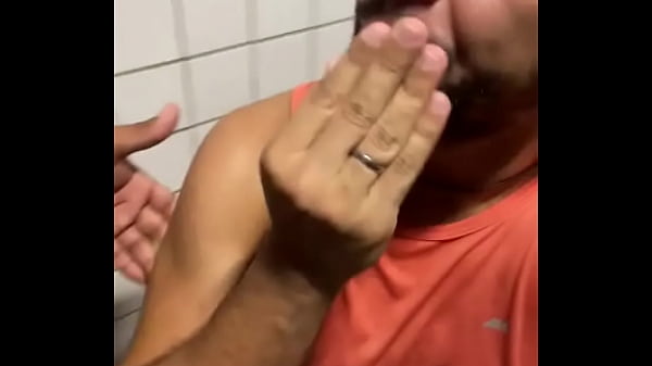 Doeu a primeira estocada, mas eu queria dar e ele meter, Eu fui brasileiro, não desisti nunca, Acostumei com a tora ?deixei empurrar