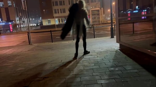 BIG DICK AND JUICY ASS EXHIBITIONIST SHEMALE FLASH CITY CROSSROAD OUTDOOR