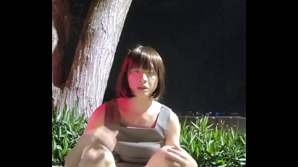 Shemale Ting xuan peeing and masturbating outdoors