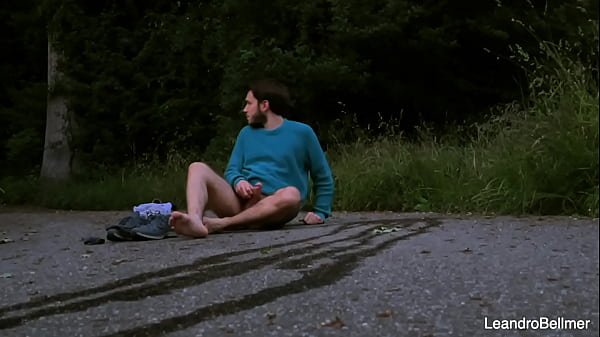 Caught taking a piss and jerking off outdoors – gay public exhibitionist