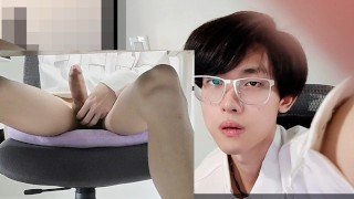 私の上司は実際に部下の目の前で巨根を取り出して射精しました