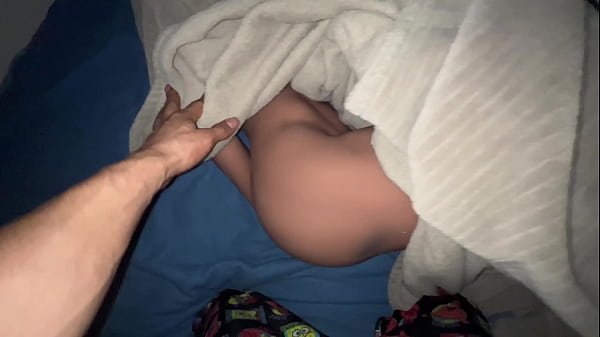 Comiendo el culo de mi hijastro gay en secreto