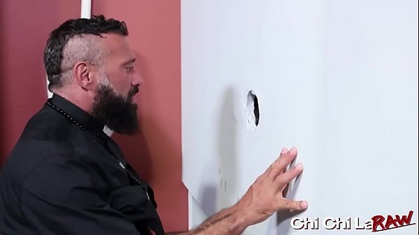 Hairy daddy gloryhole sucked before sex