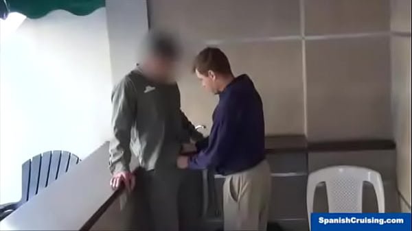 Le chupan la pija a un macho heterosexual