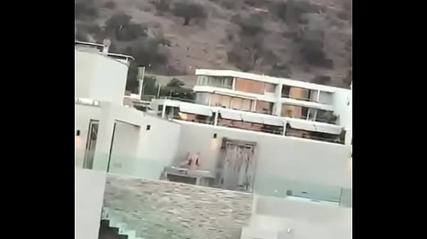 Pareja cogiendo en público