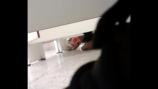 pegação no banheiro do shopping gay